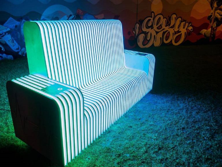 High-tech bench from Fontys students to light festival in London