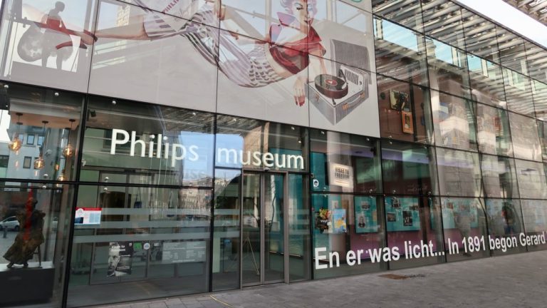 Exhibition Vinyl in Philips Museum is extended and expanded