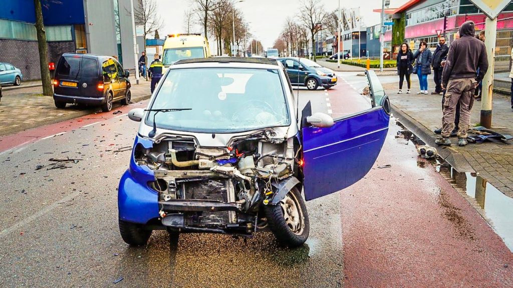 One injured in car crash - Eindhoven News