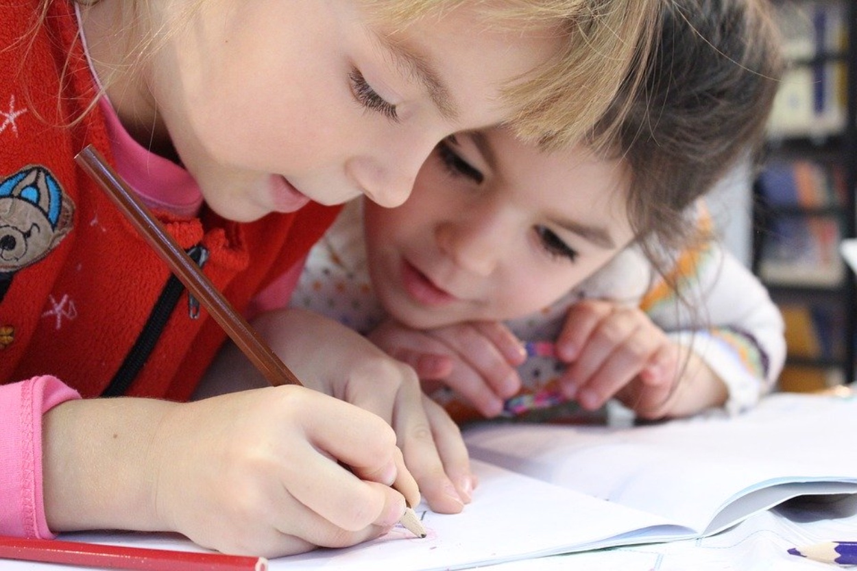 Summer school starts for expat children - Eindhoven News