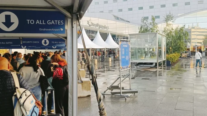Long Queues at Eindhoven Airport due to sick leave of staffs
