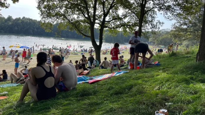 Many people at Nuenen beach