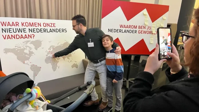 1300 New Dutch citizens visit Mayor