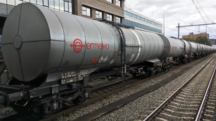 Eindhoven wants pipeline for transport of toxic gasses ; companies not enthusiastic
