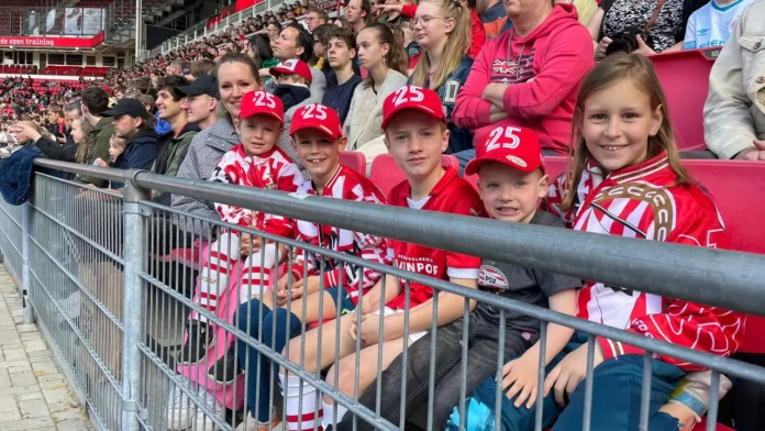 Thousands of fans cheer PSV squad ahead of national title