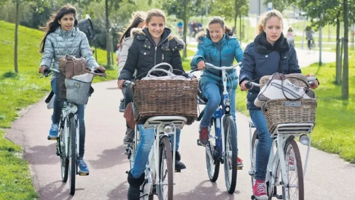 Eeneind fast cycle path is opened; local residents protest