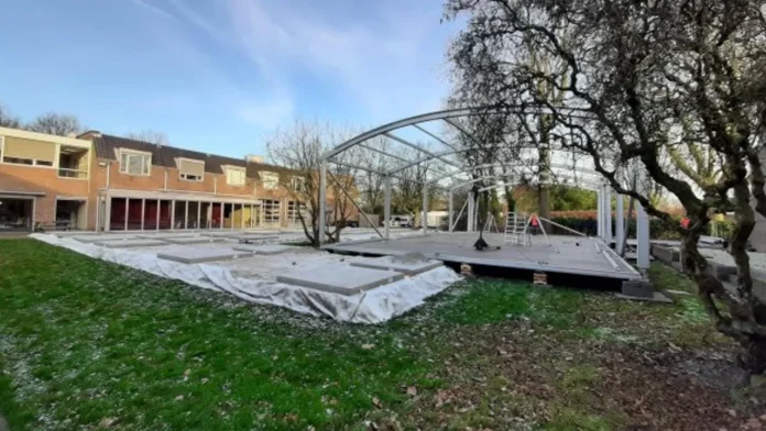 Nuenen dismantles refugee shelter in the garden of the town hall