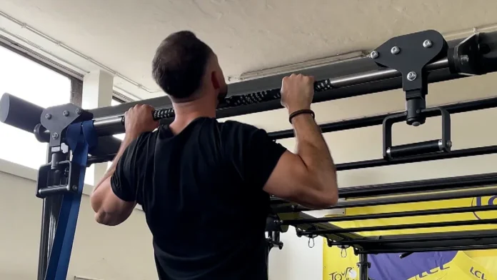 Blisters on his hands, but Boris has achieved his goal: 4,050 pull-ups