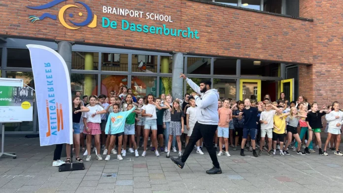 De Dassenburcht in Nuenen starts the new school year with a dance