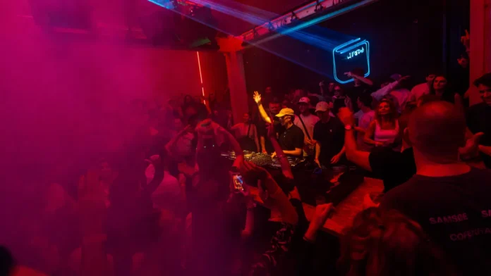 Eindhoven partygoers on expanding nightlife: 'Let me go on until 06:00 !'