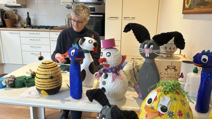 Cecile creates Sinterklaas Surprises for people