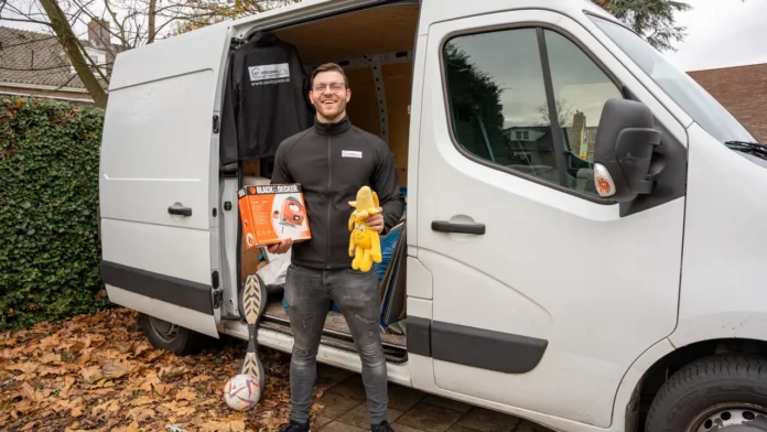 Ralf (24) sets up Christmas market against waste, proceeds go to Voedselbank